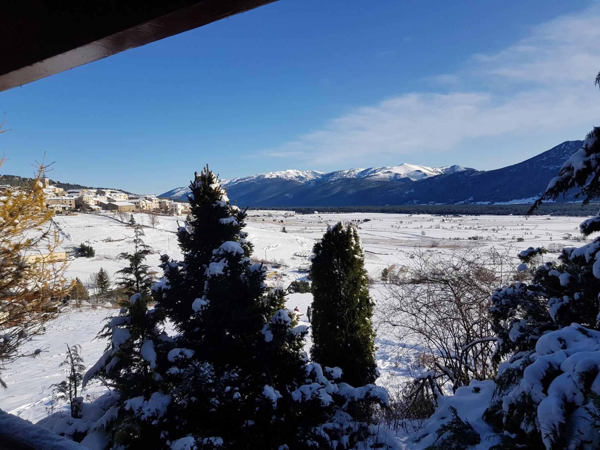 Chalet Pres Des Pistes Avec Vue Panoramique Les Angles  Εξωτερικό φωτογραφία