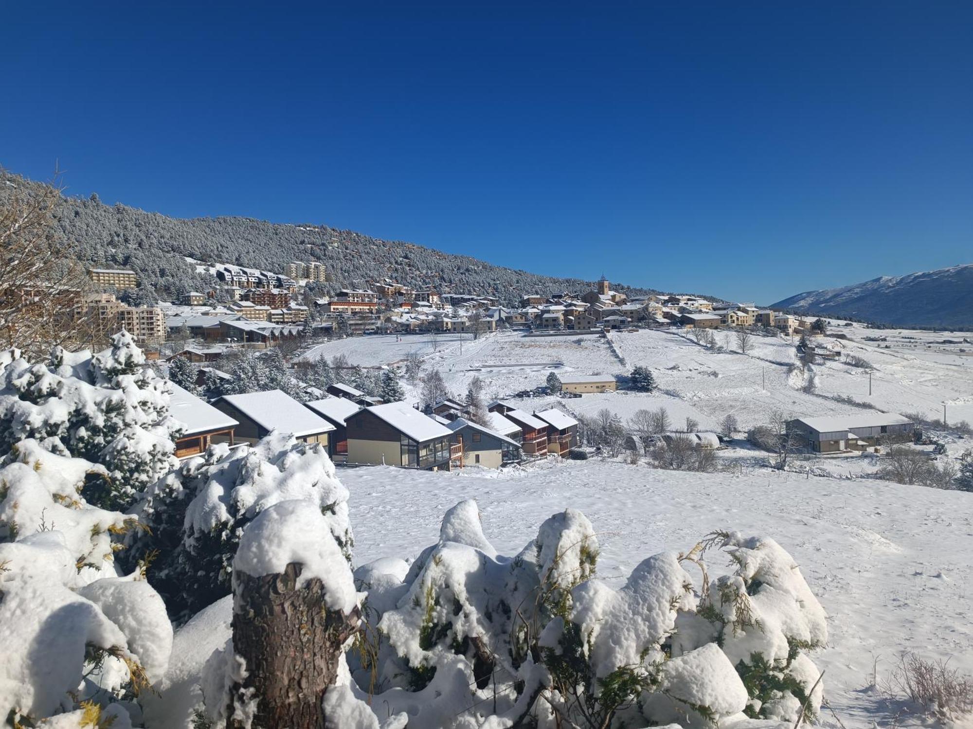 Chalet Pres Des Pistes Avec Vue Panoramique Les Angles  Εξωτερικό φωτογραφία